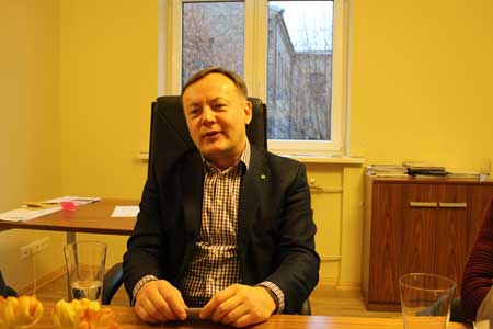 �����̕���ϯMr.-Osvaldas-Ciuksys��B�������̕�����һ��������P��r������Ŀ�˺��c�з���I�ӏ��������������ش���ӛ���ᆖ��1.jpg