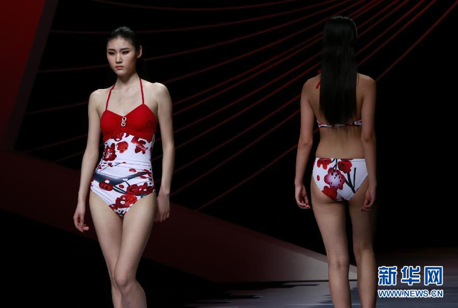 3��28����ģ���ڱ����e�еġ�2015��ɳӾ�b����څ�ݰl(f��)��������չʾ�¿�Ӿ�b�O(sh��)Ӌ�� ���A��ӛ�� ������ �z