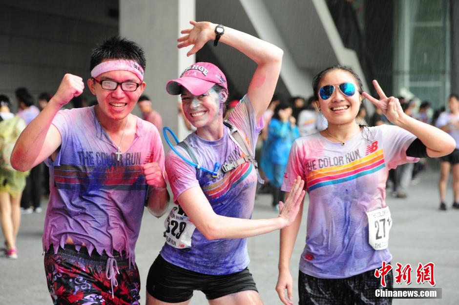 3��29����һ�����顰��ɫ�ܡ���The Color Run)�����ܻ���ڏV�|ʡ�����д��\�w�������e��������������������������|ݸ���V�������ڵȇ��Һ͵؅^��ʡ�е��f�����x�օ�����չ�F���������